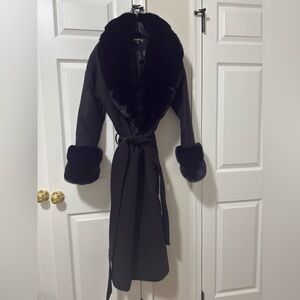 Missguided + Black Faux Fur Trim Robe